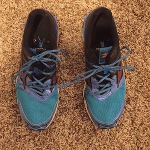 Mizuno Wave Creation 14